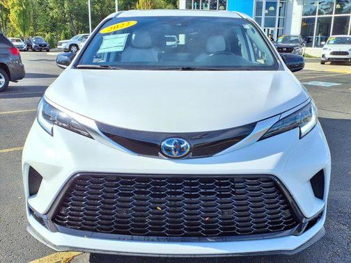 2022 Toyota Sienna XSE 7 Passenger