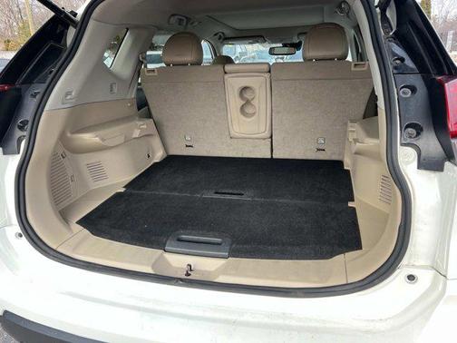 Pearl White Tricoat 2020 Nissan Rogue SL