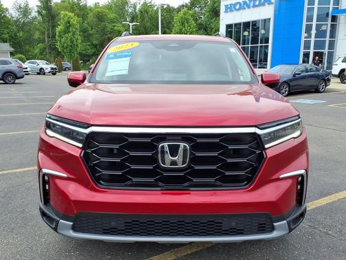 Radiant Red Metallic II 2023 Honda Pilot Touring 8-Passenger