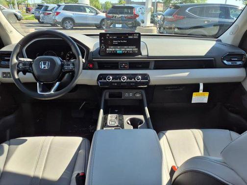 2025 Honda Pilot Touring 8-Passenger