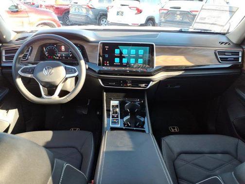 2024 Volkswagen Atlas 2.0T SE w/Technology 4MOTION