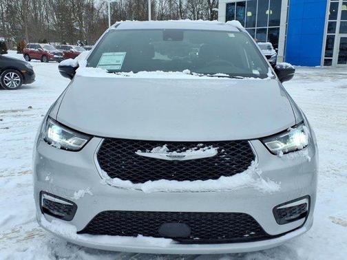 2024 Chrysler Pacifica Touring