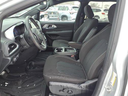 2024 Chrysler Pacifica Touring