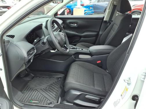 Platinum White Pearl 2025 Honda HR-V LX