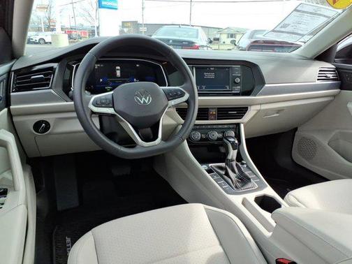 Deep Black Pearl 2024 Volkswagen Jetta 1.5T SE