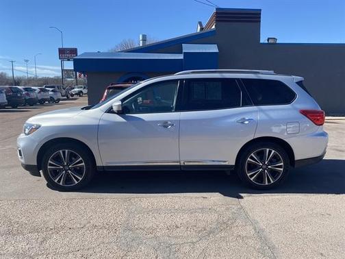 2020 Nissan Pathfinder Platinum