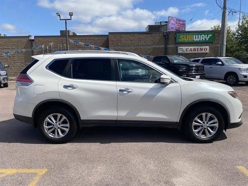 Pearl White 2016 Nissan Rogue SV