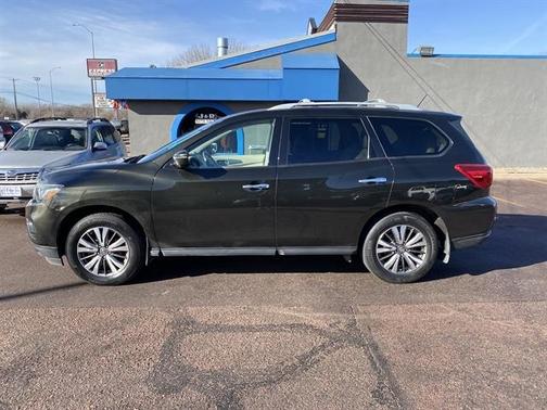 2017 Nissan Pathfinder SL