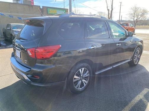 2017 Nissan Pathfinder SL