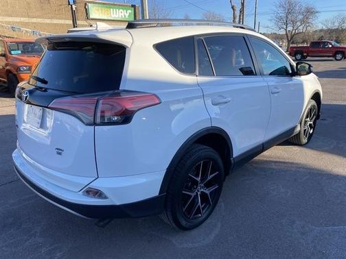 2017 Toyota RAV4 SE