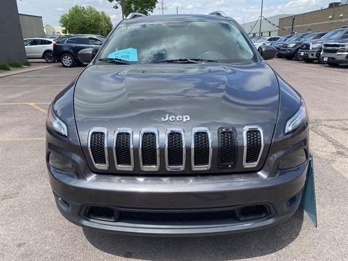 Brilliant Black Crystal Pearlcoat 2016 Jeep Cherokee Latitude