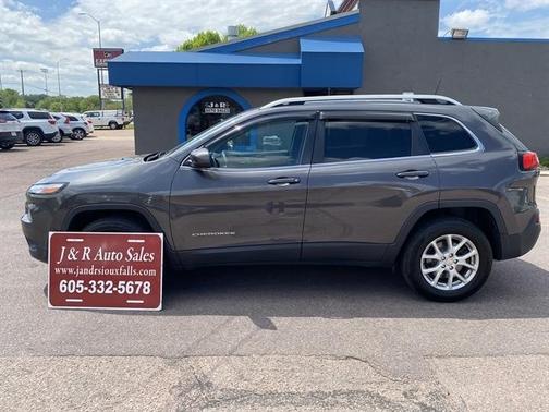 Brilliant Black Crystal Pearlcoat 2016 Jeep Cherokee Latitude