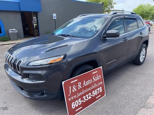 Brilliant Black Crystal Pearlcoat 2016 Jeep Cherokee Latitude