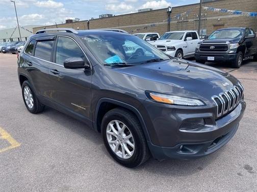 Brilliant Black Crystal Pearlcoat 2016 Jeep Cherokee Latitude
