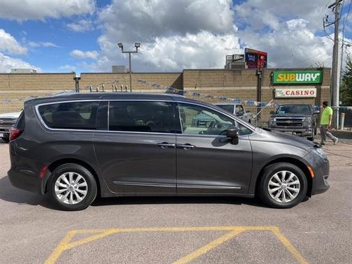 2019 Chrysler Pacifica Touring-L