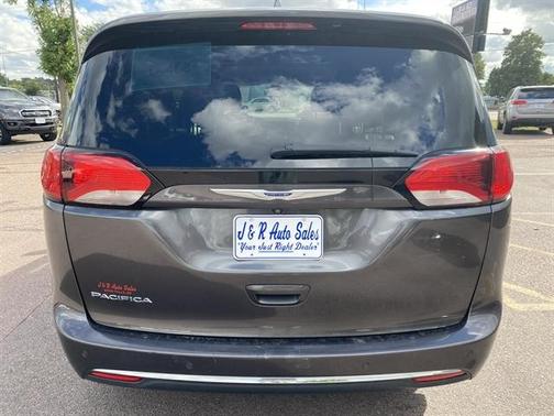 2019 Chrysler Pacifica Touring-L