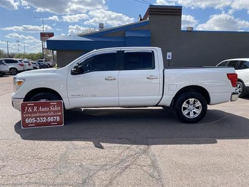 Glacier White 2018 Nissan Titan SV