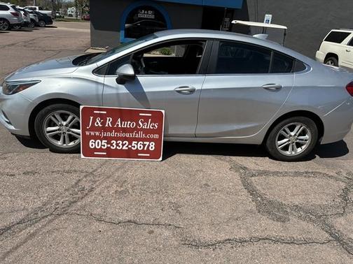 Silver Ice Metallic 2017 Chevrolet Cruze LT