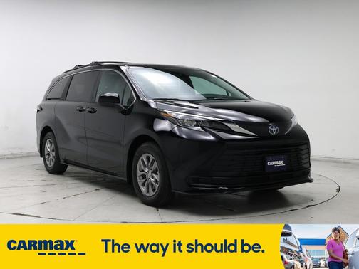 2025 Toyota Sienna LE