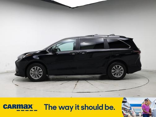 2025 Toyota Sienna LE