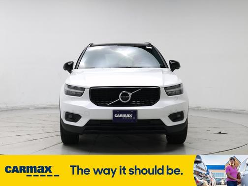 2022 Volvo XC40 T5 R-Design