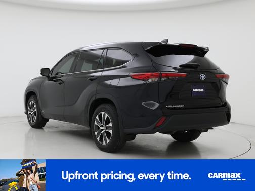 Black 2022 Toyota Highlander Hybrid XLE