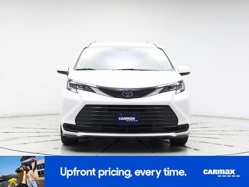 2022 Toyota Sienna LE