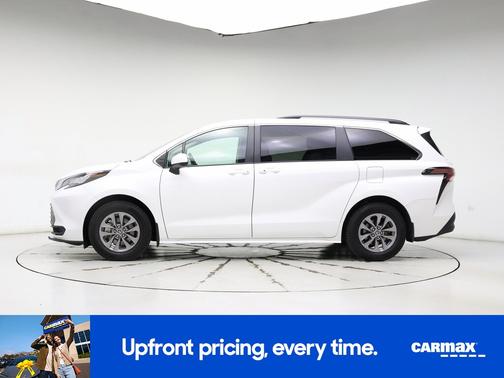 2022 Toyota Sienna LE