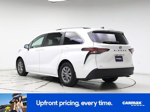 2022 Toyota Sienna LE