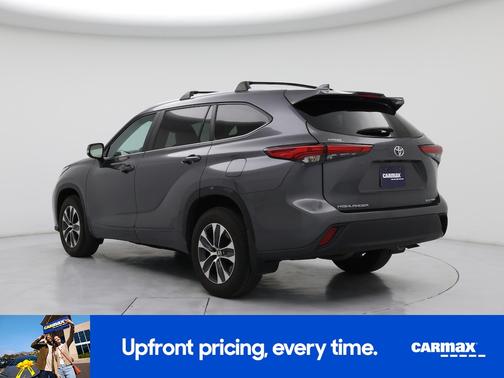 Gray 2023 Toyota Highlander XLE