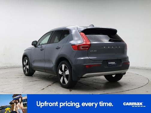 Blue 2020 Volvo XC40 T5 Momentum