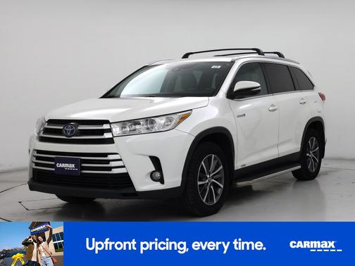 White 2019 Toyota Highlander Hybrid XLE
