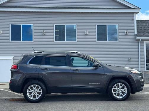 Granite Crystal Metallic Clearcoat 2016 Jeep Cherokee Latitude