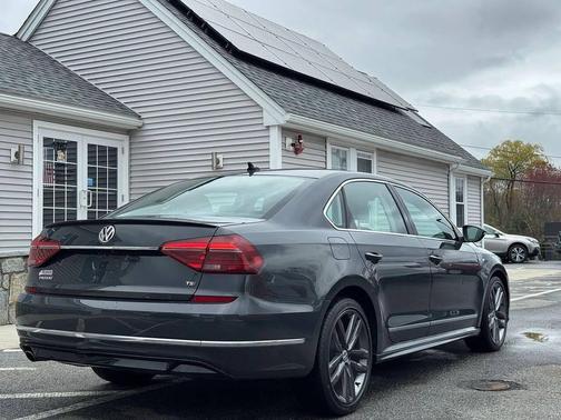 Deep Black Pearl 2017 Volkswagen Passat 1.8T R-Line w/Comfort
