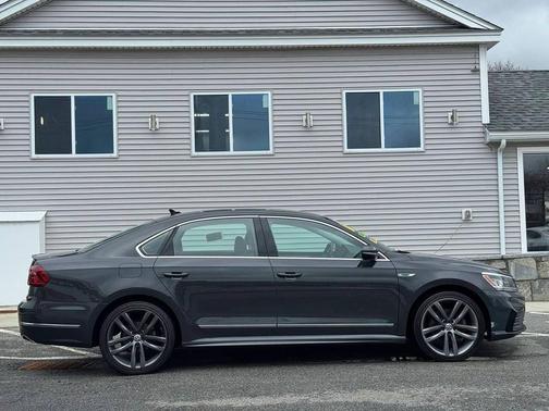 Deep Black Pearl 2017 Volkswagen Passat 1.8T R-Line w/Comfort