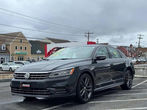 Deep Black Pearl 2017 Volkswagen Passat 1.8T R-Line w/Comfort