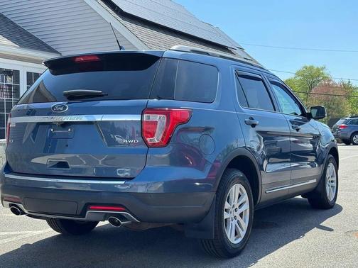 Blue Metallic 2018 Ford Explorer XLT
