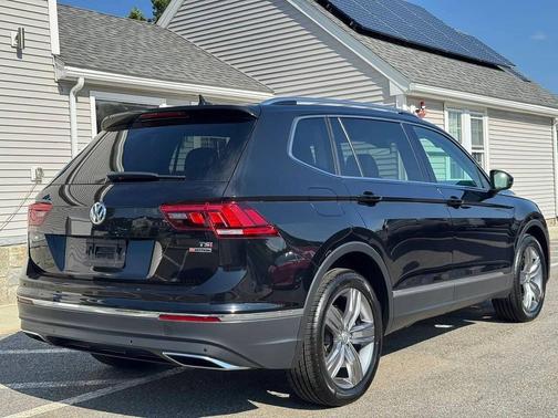 Black 2018 Volkswagen Tiguan 2.0T SEL
