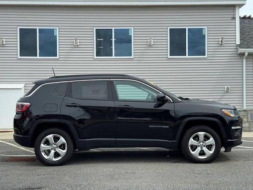 Diamond Black Crystal Pearlcoat 2019 Jeep Compass Latitude