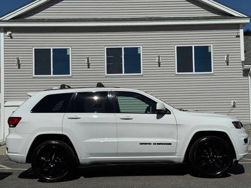 Bright White Clearcoat 2018 Jeep Grand Cherokee Altitude