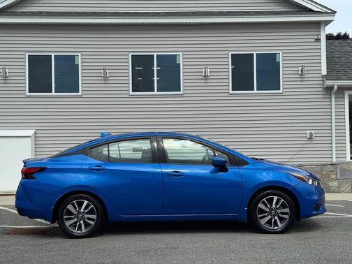 Electric Blue Metallic 2020 Nissan Versa 1.6 SV