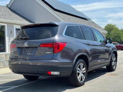 Modern Steel Metallic 2017 Honda Pilot EX-L