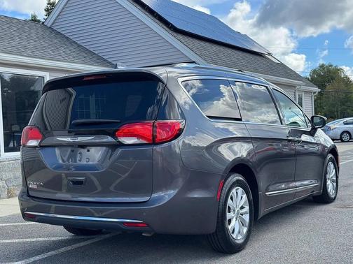 Granite Crystal Metallic Clearcoat 2018 Chrysler Pacifica Touring-L