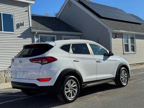 2016 Hyundai TUCSON SE