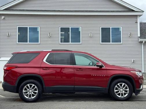 Cajun Red Tintcoat 2018 Chevrolet Traverse LT Cloth