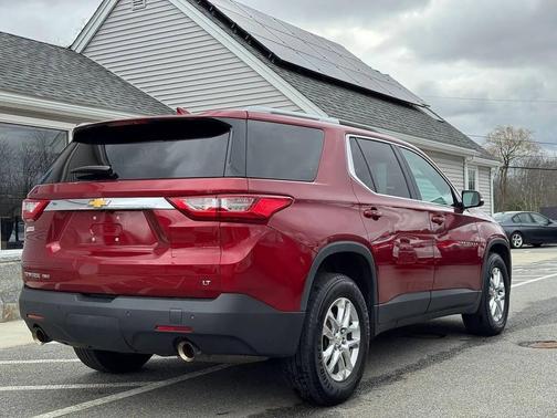 Cajun Red Tintcoat 2018 Chevrolet Traverse LT Cloth