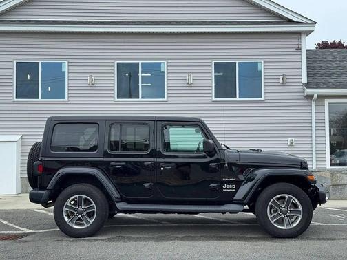 Black Clearcoat 2018 Jeep Wrangler Unlimited Sahara