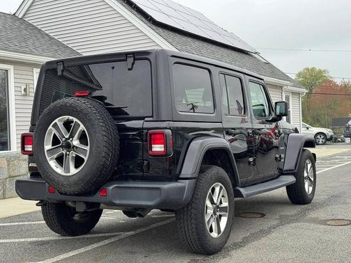 Black Clearcoat 2018 Jeep Wrangler Unlimited Sahara