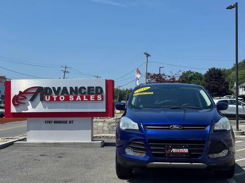 Blue 2015 Ford Escape SE