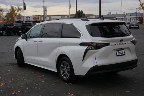 2024 Toyota Sienna XLE